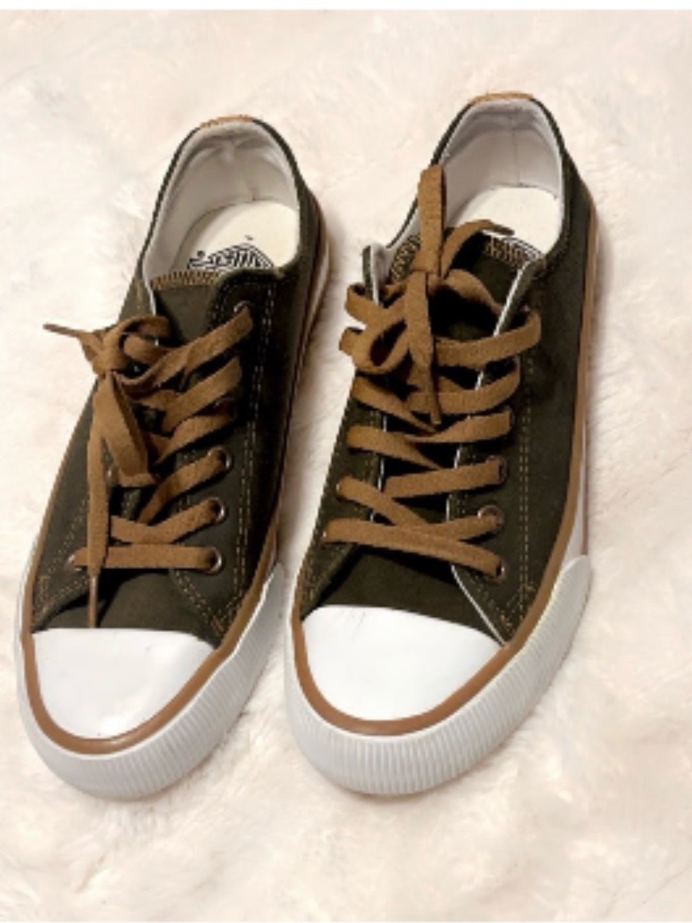 Ladies Harley-Davison Classic Low-Top Canvas Sneakers in Olive with Brown Laces